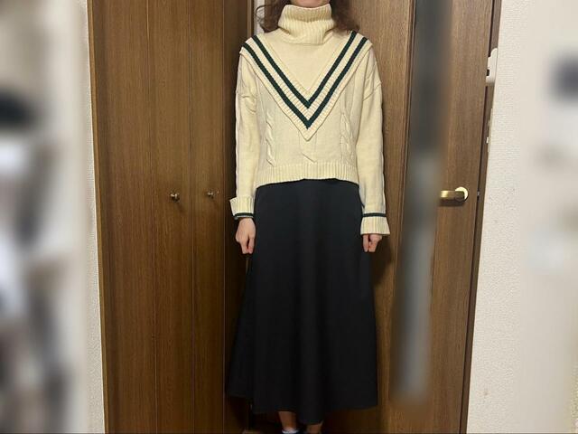 【GU フレアキャミソールワンピース】冬はニットを上から着て。フレアのロングスカートのようになります