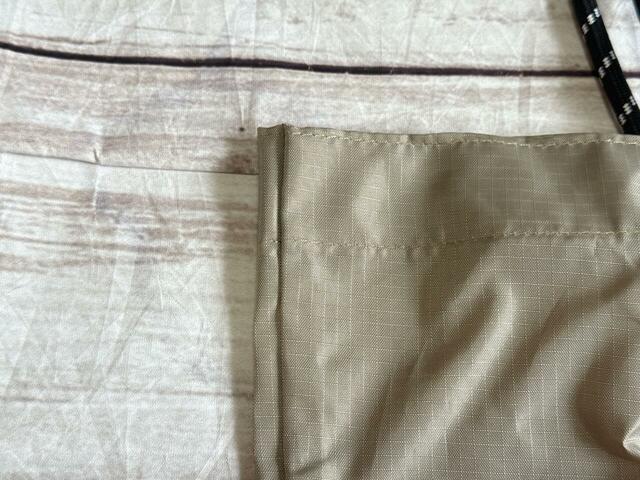 カラーはこなれ感のあるくすんだカーキ。絶妙なカラーがおしゃれ!