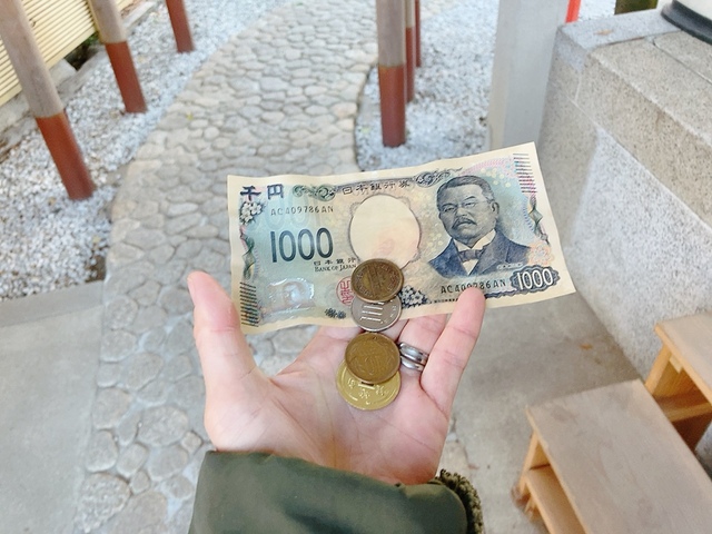 【蛇窪神社（へびくぼじんじゃ）】銭洗いをする際、清めたお金を拭くためのタオルや、入れるための封筒を持参すると便利です