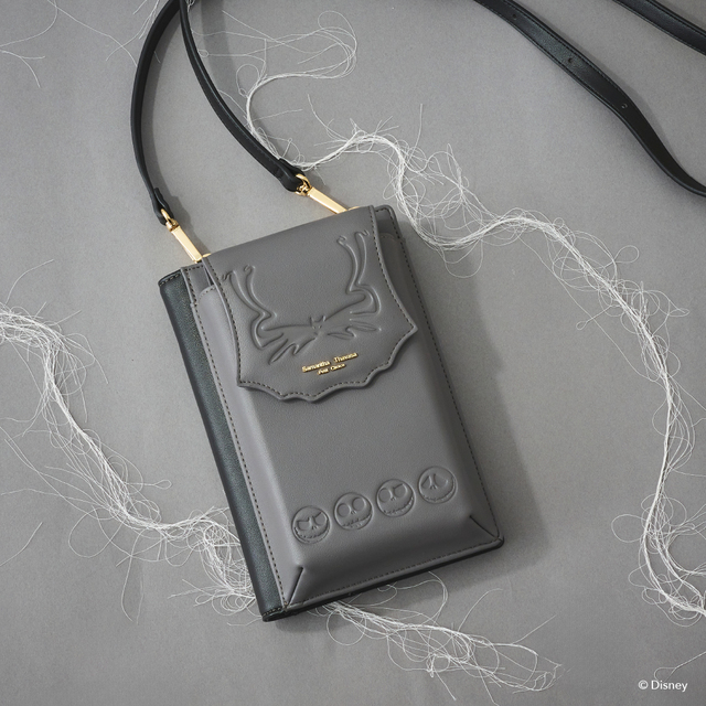 スマホショルダーは、グレーとブラックのモノトーンバイカラー配色。 ¥19,800【サマンサタバサプチチョイス『ナイトメアー・ビフォア・クリスマス』コレクション】