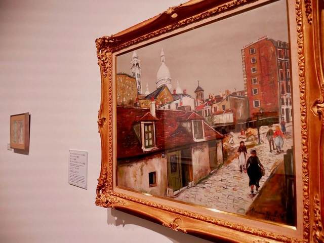 モーリス・ユトリロ《モンマルトルのミミ＝パンソンの家とサクレ＝クール寺院、モン＝スニ通り（モンマルトルのサクレ＝クール寺院）》1925年　SOMPO美術館