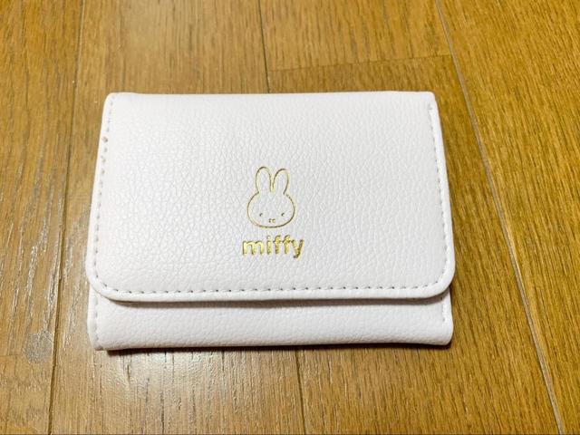 【ESSE 10月号特装版／特別付録「ミッフィーのミニ財布」】サイズは（約）縦8×横11×厚さ2.5cm