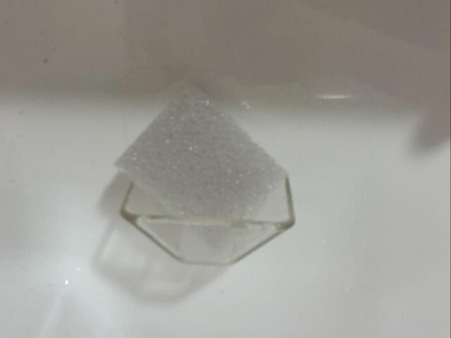 【ニトリ毎日とりかえキッチンスポンジ】細かく切って毎日のちょこっと掃除にも