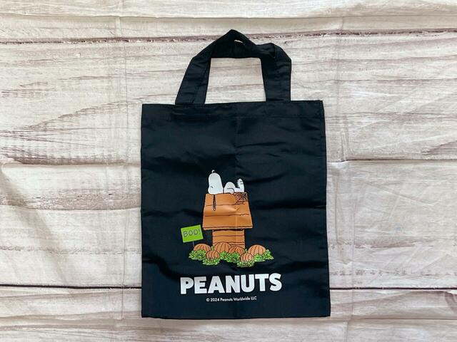 ハロウィンムードが高まるスヌーピーのイラスト入りトートバッグ