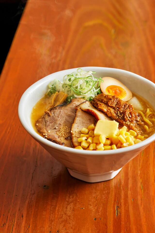 「道産焼豚4種の濃厚味噌らーめん」<価格:(1人前)1,540円>【“海鮮のご飯の友”に“お米やさつまいものスイーツ”!「秋の北海道物産大会」に北の大地の秋の実りが大集合!】