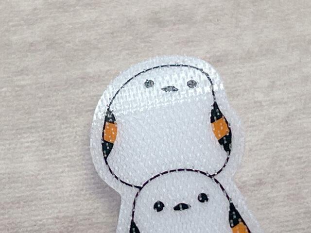 少し首を傾げている子や…