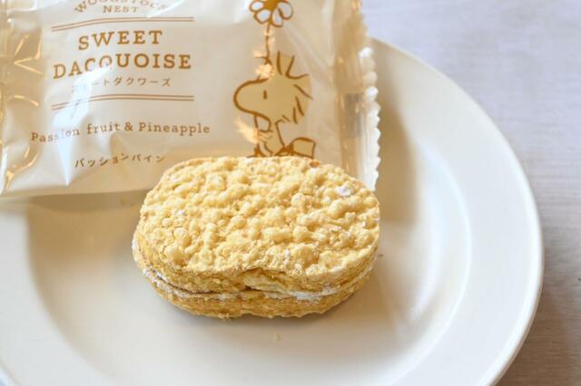 【SNOOPY Village 川越】「スイートダクワ―ズ」は、生地の間にパッションパイン風味のクリームが挟まっています