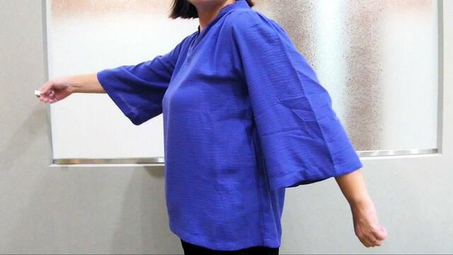 【ワークマン リネンライクベルスリーブブラウス】ひじを覆うベルスリーブで、風通しよく涼しく着られるのも嬉しい♪