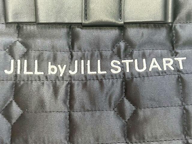 フロントにはブランドロゴが刺繍されています！