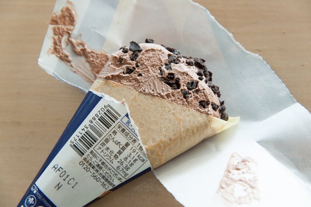 「アイスマニア☆ミーティング」で試食！　森永製菓 生チョコ仕立てのクレープ 140円（税別）