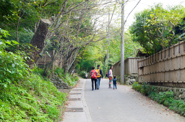 当時3歳の息子は、舗装路ではちっとも歩かなかった