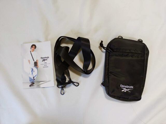 冊子の表紙は、阿部顕嵐さんです。バッグ、ショルダー、ミニ冊子付き【Reebok（リーボック）多機能スマホショルダーバッグ BOOK special package】発売日：2023年6月12日、価格：2,618円（税込）