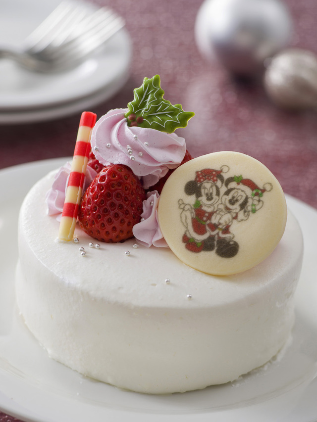 クリスマスケーキ ¥1,480｜東京ディズニーシー「ホライズンベイ・レストラン」、東京ディズニーランド「クイーン・オブ・ハートのバンケットホール」