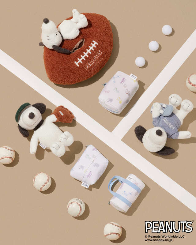 【PEANUTS】スヌーピー ラグビー ティッシュケース ￥8,580、【PEANUTS】スヌーピー スポーツ ぬいぐるみ ￥7,370、【PEANUTS】ポーチ ￥3,960、【PEANUTS】ティッシュポーチ ￥3,520、【PEANUTS】ダッフルバッグポーチ ￥4,510