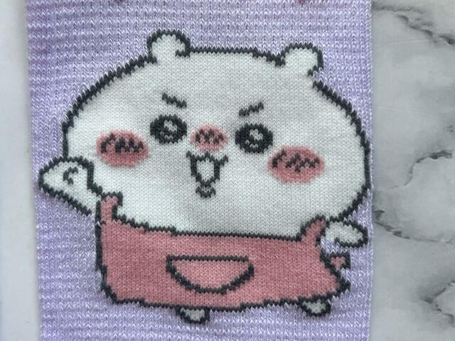 懸賞で当たったコンビーフを使ったコンビーフ丼を振る舞うちいかわ。エプロン姿がかわいすぎます…！