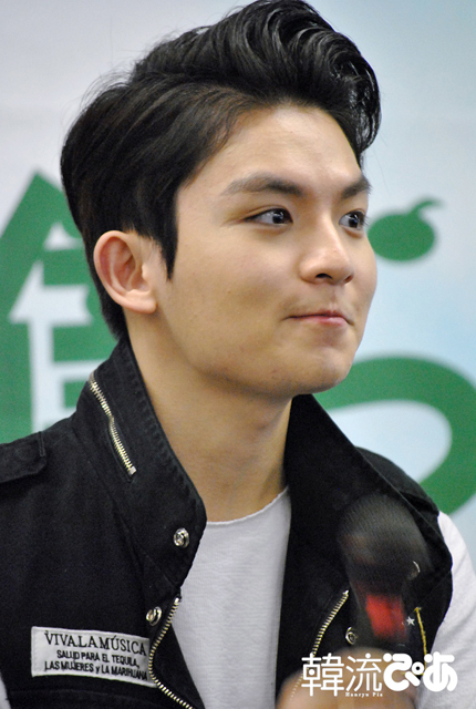 少しずつ緊張がほぐれ始めたリッキー(TEENTOP)