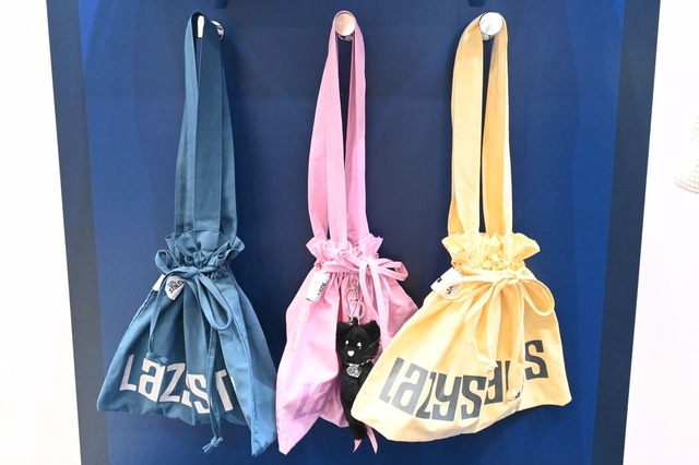 【PLAZA／LAZY STYLES】巾着型のトートバッグ、カラーは3色