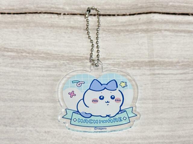 【ちいかわ×DAISO限定デザイン】「アクリルキーホルダー ちいかわ」3人それぞれの寝転びポーズにも個性がたっぷり。ハチワレは香箱座りでむっちりボディがたまらないかわいさ♪