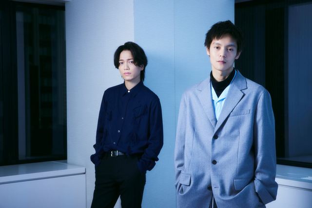 左から山崎育三郎、窪田正孝