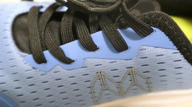 【ワークマン マンダムフライギア ドライランチャー】 外側には「マンダム」ブランドのマークがあしらわれています