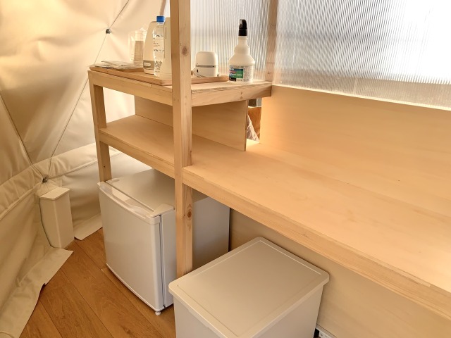 冷蔵庫や水、電気ケトルなども完備