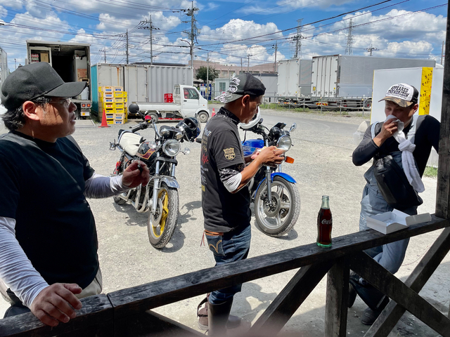 【中古タイヤ市場 相模原店】水戸から来たバイカー。食べたいものをお腹につめこみ、帰っていきました