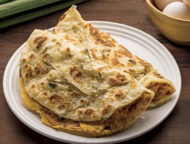 外パリ中モチの台湾ネギパイ