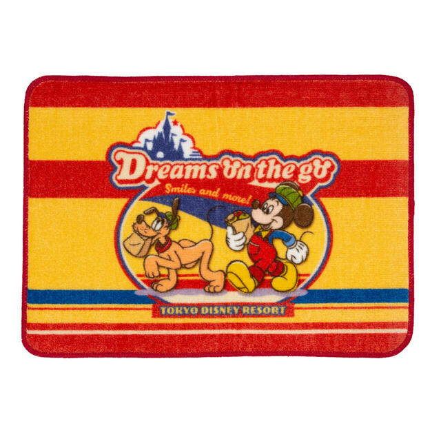 マット 3,900円|ディズニーキャラクターがいっぱいのグロサリーストアをモチーフにしたグッズ|販売店舗:東京ディズニーランド「ホームストア」、東京ディズニーシー「ヴィラ・ドナルド・ホームショップ」|発売日:2024年10月10日(木)