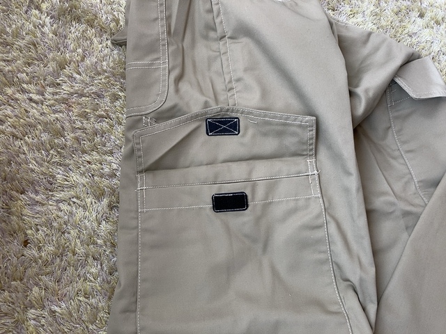 【ワークマン 超撥水チノペインターカーゴパンツ】さまざまなサイズのものを整理して収納できるポケット