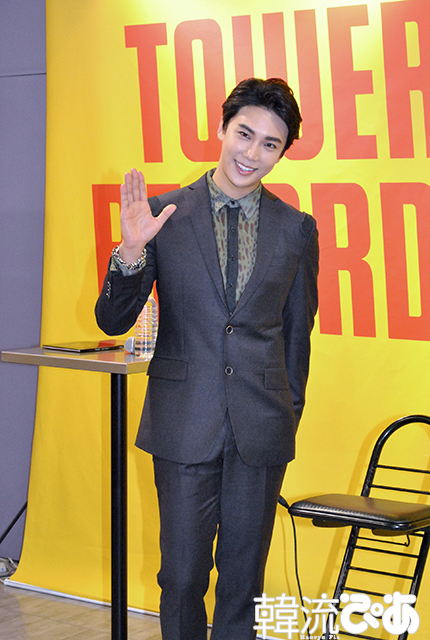 爽やかな笑顔のパク・ジョンミン/入隊前最後の来日会見