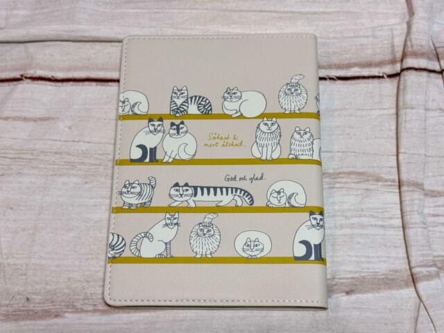 背面にもかわいいイラスト入りデザインです