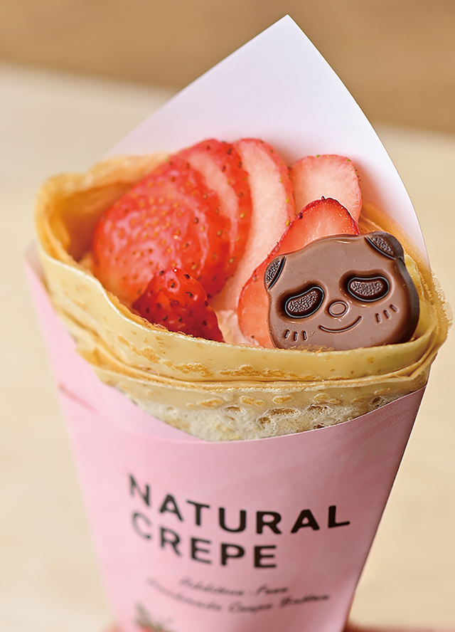 たっぷりイチゴ & カスタード & ホイップクリーム（テイクアウト594円／イートイン605円）｜ナチュラルクレープ 上野マルイ店