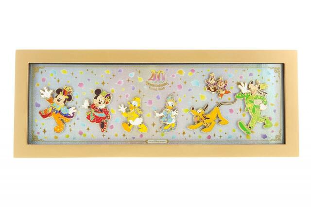 ピンバッジセット＆フレーム 8,500円｜東京ディズニーリゾート40周年“ドリームゴーラウンド”グランドフィナーレ スペシャルグッズ｜発売日：2024年1月23日（火）｜販売店舗：東京ディズニーランド「グランドエンポーリアム」、東京ディズニーシー「エンポーリオ」