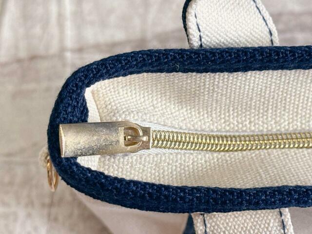 口はファスナーつきで安心！