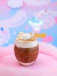 「​​​シナモロールのゴロゴロカフェフロート」＜価格：1,500円（税込）＞【【シナモロール×ホテルニューオータニ大阪】予約殺到のコラボスイーツビュッフェが、好評につき2026年8月31日まで開催期間延長！】