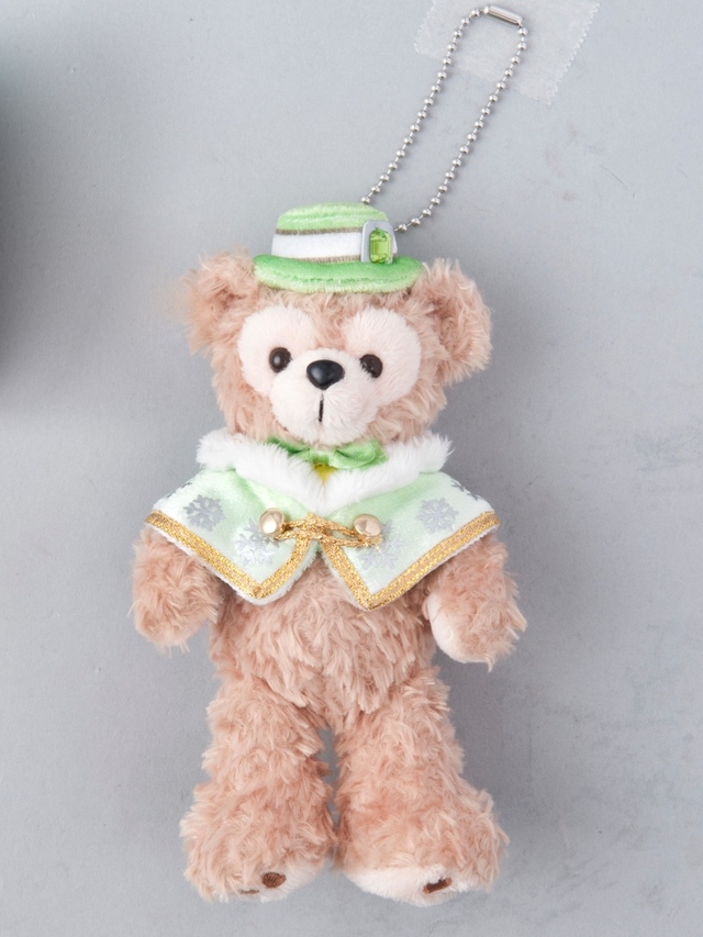 ぬいぐるみバッジ(ダッフィー)¥1,800|ダッフィーのクリスマス(2016年)スペシャルグッズ