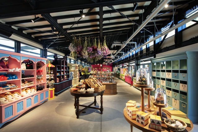 「魔女の谷」13人の魔女団　内観