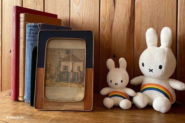 【BON TON TOYS ミッフィー】ワンポイント刺繍シリーズの『Rainbow』シリーズぬいぐるみ18cmが、全国のインテリア・ライフスタイルショップでも手に入るようになりました