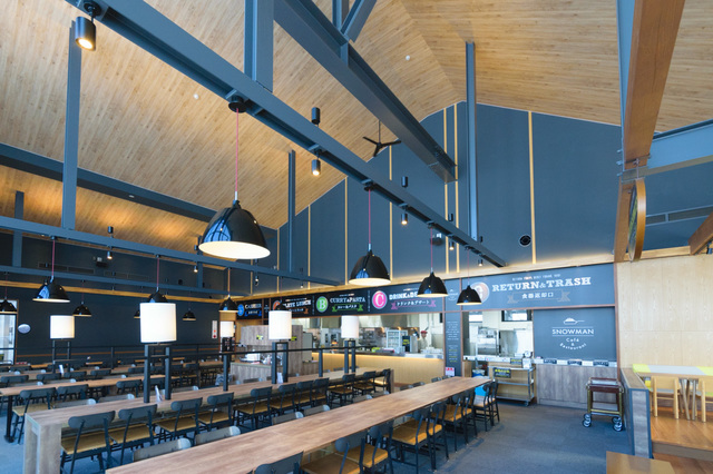 みつまたエリアに新登場した「カフェ&レストラン スノーマン」|かぐらスキー場