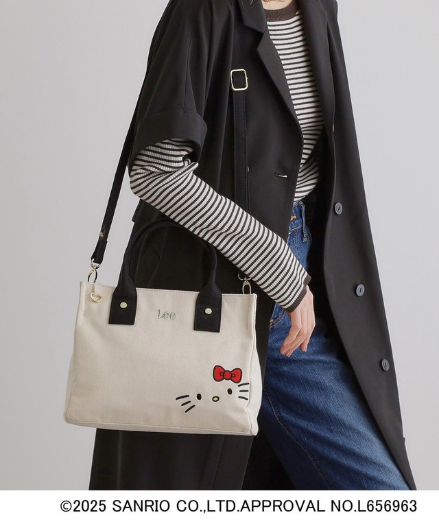 【grove×ハローキティ「Lee別注 フェイス刺繍スクエア型2WAYトートバッグ」￥5,497】ショルダー付きの2WAY仕様