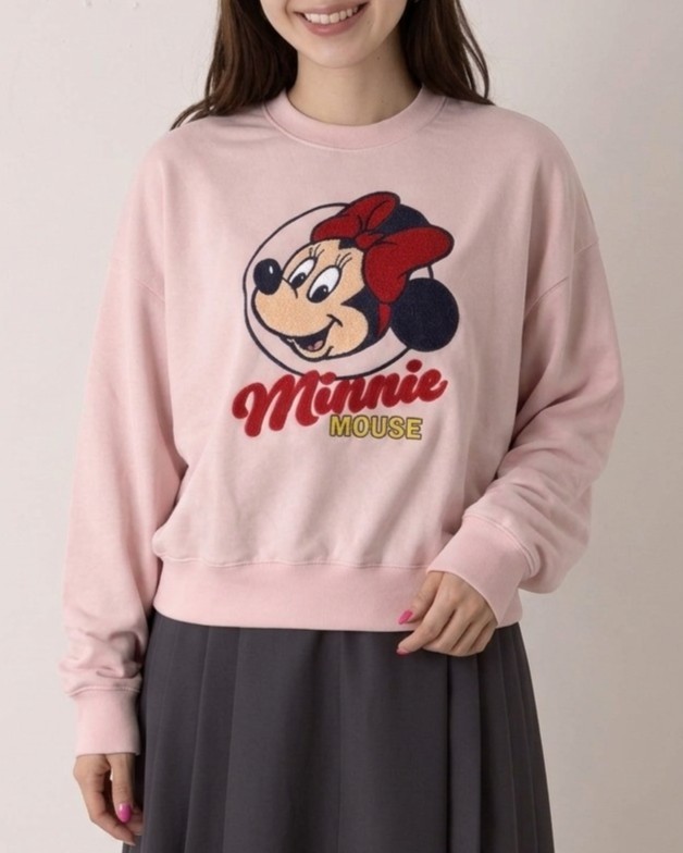 <Disney>【ミッキー&ミニー】サガラ刺しゅうゆったり裏毛トレーナー 2,980円