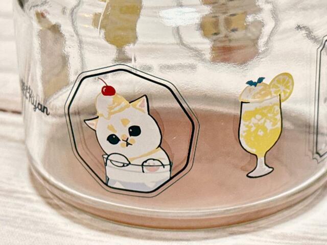 頭にアイスとさくらんぼを乗せている姿も愛らしい♪