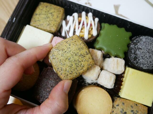 「パティスリー栞杏1928(リアン)」クッキー缶 夏の夜 紅茶