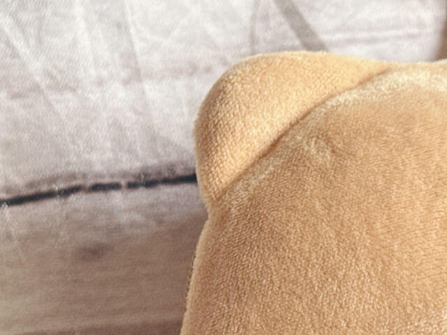 素材はポリエステル。ふわふわの手触りです