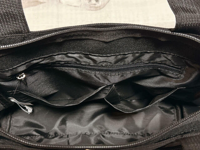 9・10．メイン収納内のオープンポケット×2