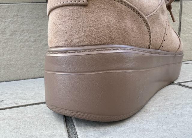 【GU ボリュームソールコートスニーカー】外で見ると色味が少し薄く感じるかも