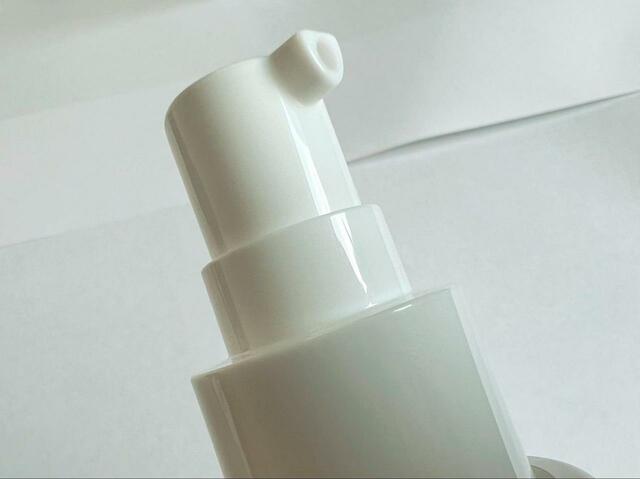 【リファ　ロックオイル】プッシュタイプだけど、ふたがついているので旅行にも持っていける！