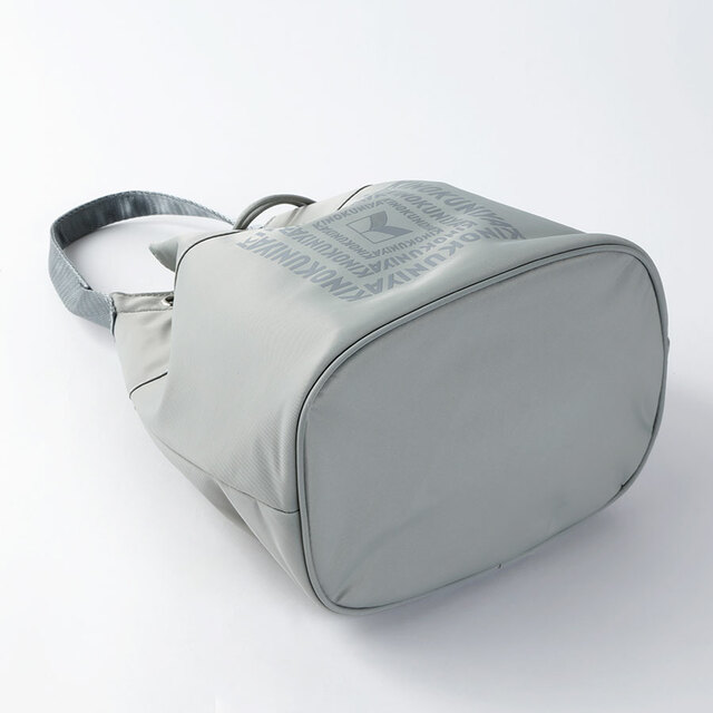 【紀ノ国屋「綿ボンディング保冷巾着バッグ」ライトグレー】底マチが広めに設計されているので、お弁当をそのまま入れても安定感があります◎