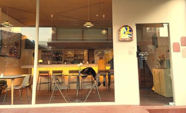 2000年代初頭までは渋い書画骨董通りのイメージが強かった仁寺洞。路地裏には個展を開いた芸術家たちが打ち上げを行なう酒場が多かったが、最近は若者受けしそうなスタイリッシュなバーが増えてきた