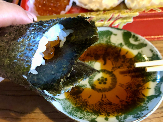 【はま寿司　お家ではま寿司　手巻きセット】これはシャリとネタを乗せすぎて上手く負けなかった手巻き寿司　それでも美味しいので幸せです